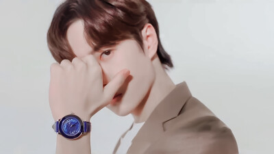 施华洛世奇宣传片 截修
「 卡 布 奇 诺 奶 泡 」 ​​​
@UNIQ-王一博 cr:欲色昏
