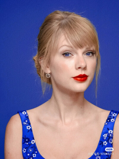 Taylor Swift's blue style
love her so much