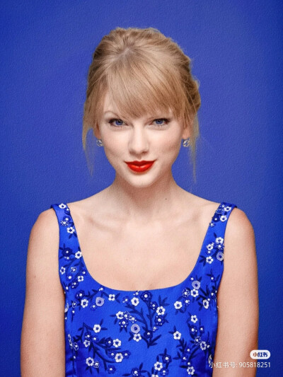 Taylor Swift's blue style
love her so much