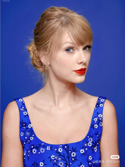 Taylor Swift's blue style
love her so much