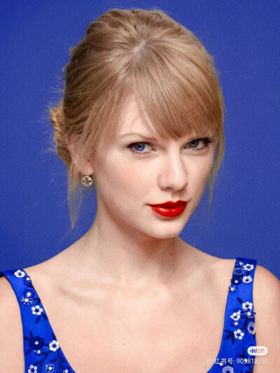 Taylor Swift's blue style
love her so much