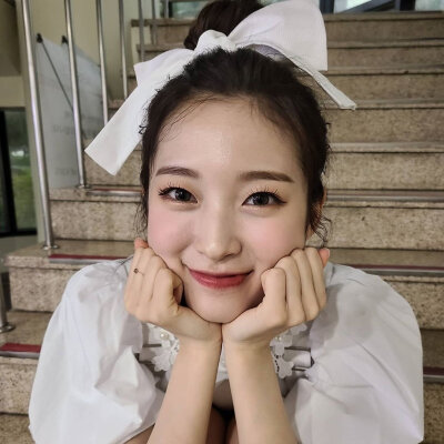 OH MY GIRL
Arin 后两张自修ヾ(＾。^*)