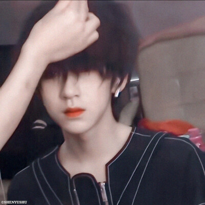 ◦贺峻霖
二传注明堆糖沈虞书