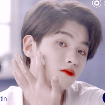 Justin黄明昊
原截鹿十七