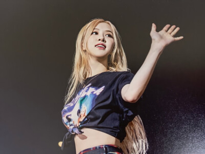 BLACKPINK Rosé朴彩英日本巡回图册高清扫图 图源blackpink吧