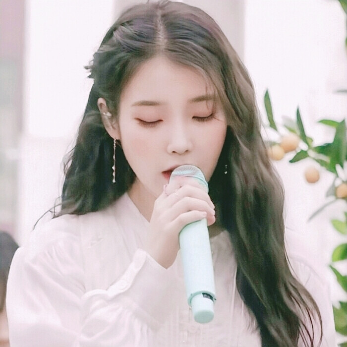 ^"希望心情和天气同步升温。"
IU_原截小朴彩英
©迷糊小卤蛋