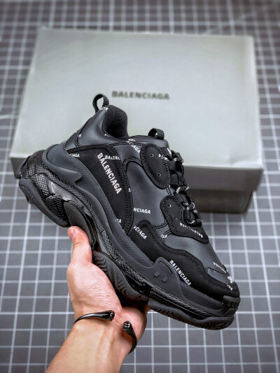 Balenciaga Triple S 黑弹幕
巴黎世家 