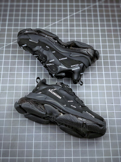 Balenciaga Triple S 黑弹幕
巴黎世家 