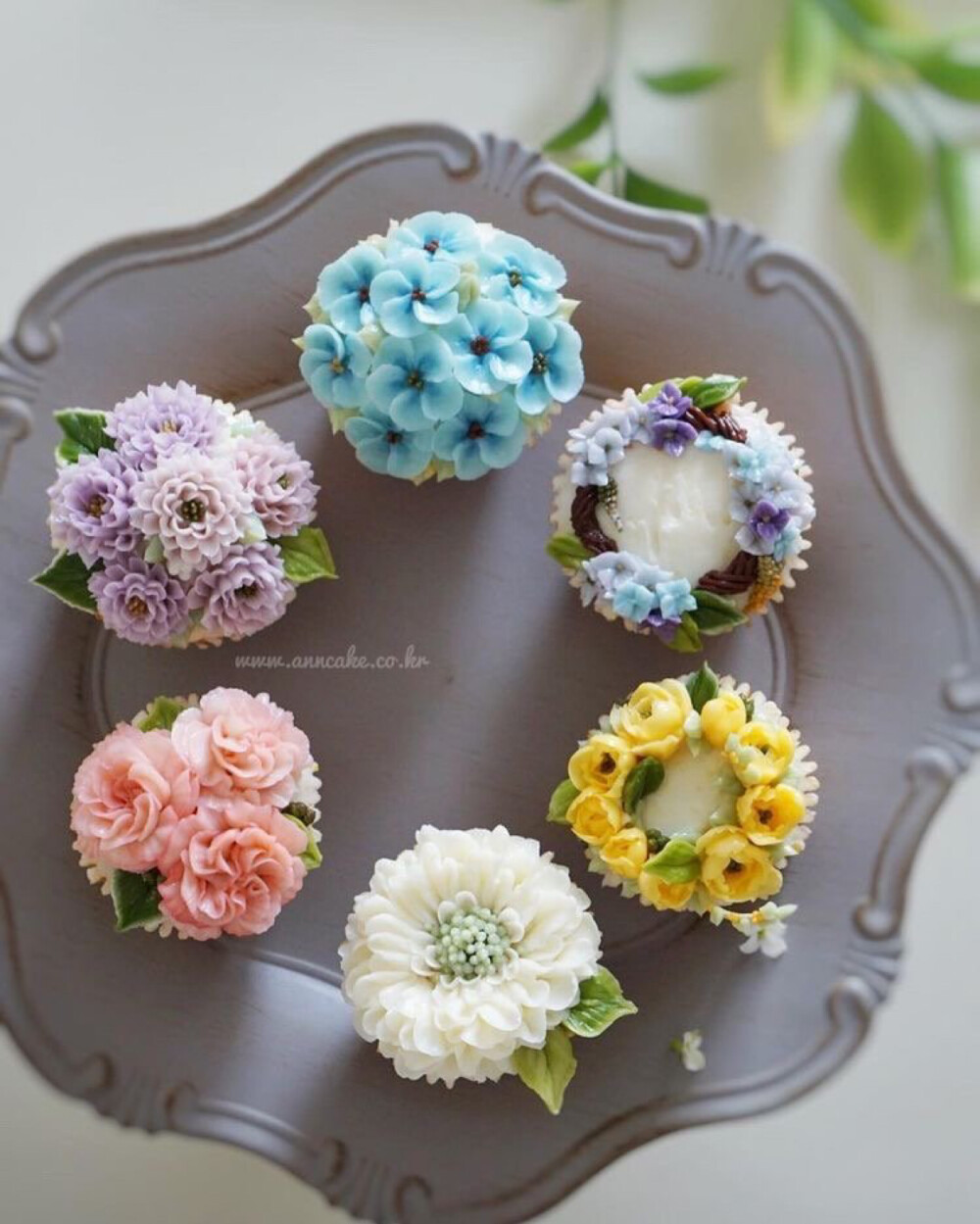 韩式裱花纸杯蛋糕