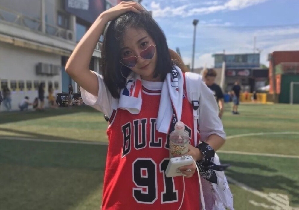 ✨中国实力女rapper乃万✨
✨96小姐姐乃万✨
✨身材吹爆乃万✨
✨衣品敲好乃万✨
✨可甜可盐乃万✨