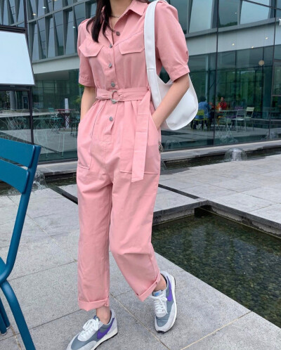 ins：ttodini
韩国美女小姐姐
用简单的单品穿出时尚