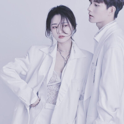 她说，彼岸无殇，一花一叶一年华，来世不见