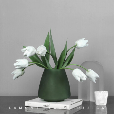现代简约磨砂绿色锥形玻璃花器创意水培插花花瓶白色郁金香仿真花