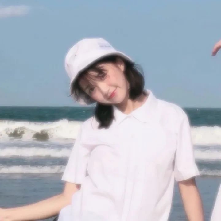 椿去湫来 海棠花开 椿还鲲命 谁还湫情
本应椿花湫月 奈何北冥有鱼
