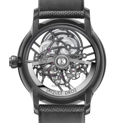 雅克德罗(Jaquet Droz)2020新款 大秒针镂空腕表J003525542（表底）
J003525542，直径41.5毫米，厚度12.48毫米，防水系数30米。等离子陶瓷表壳，多重表面处理，合成蓝宝石水晶表盘，18K白金时标下还有一层18K白金时…