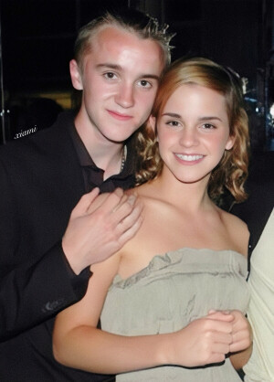 汤艾 Emma Watson & Tom Felton
图源水印 侵删