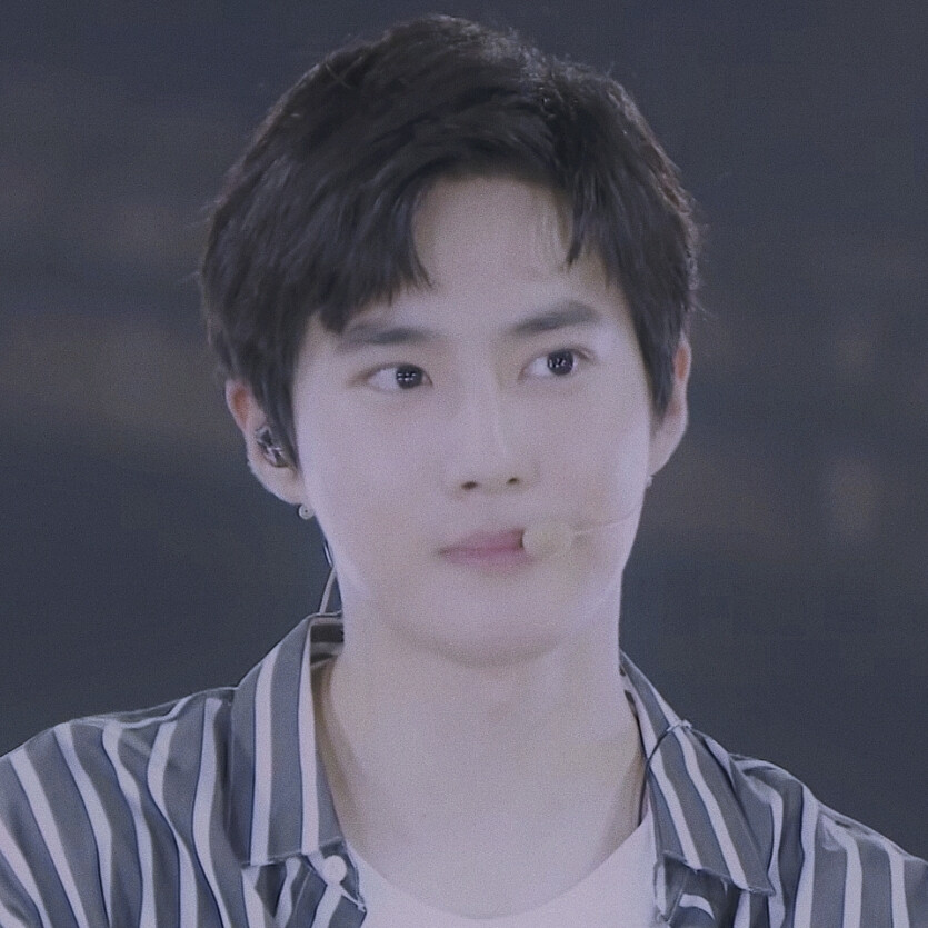 SUHO 金俊勉ヾ(❀╹◡╹)ﾉ~