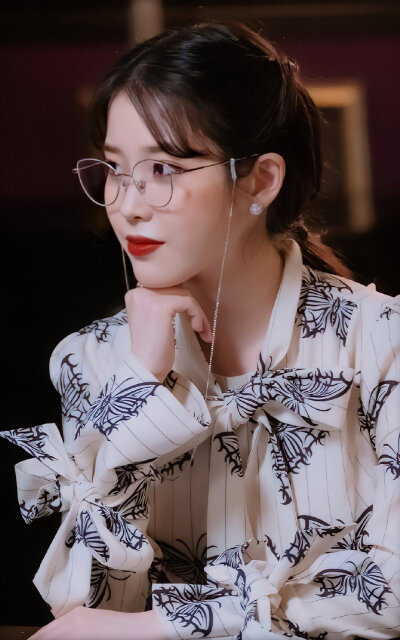 IU，壁纸