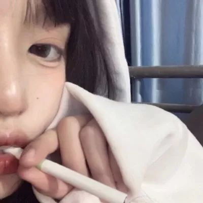 女头 拿图dd. dt顾玖玖/