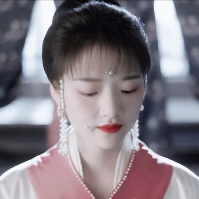“怀吉，我美吗？”