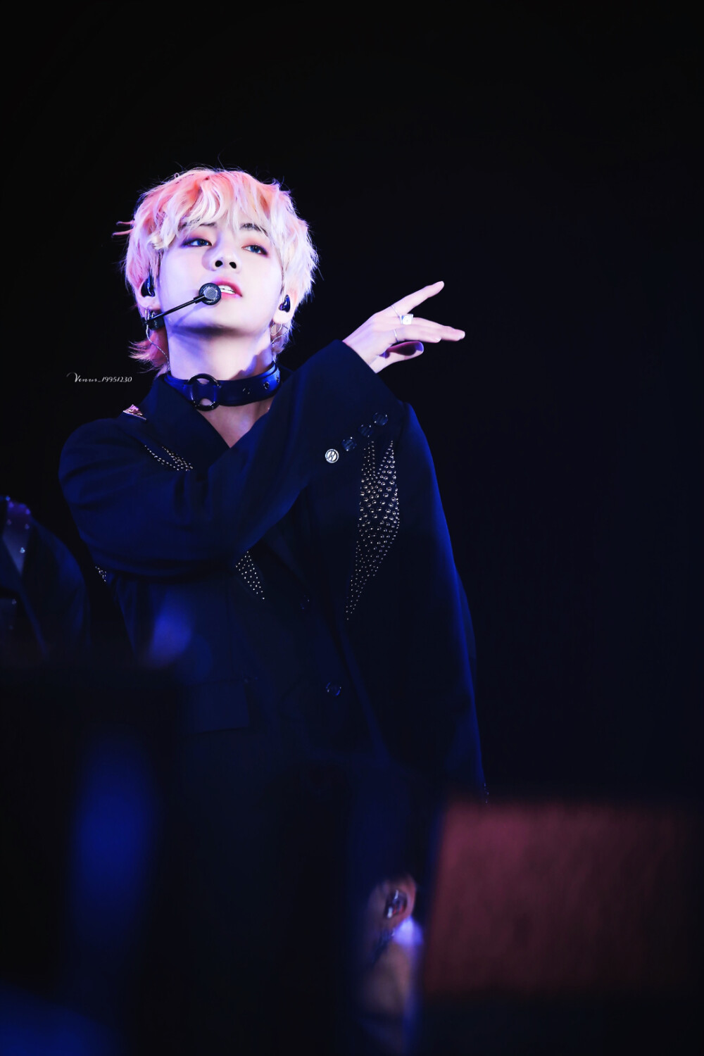 金泰亨 180622 乐天家族演唱会 cr logo