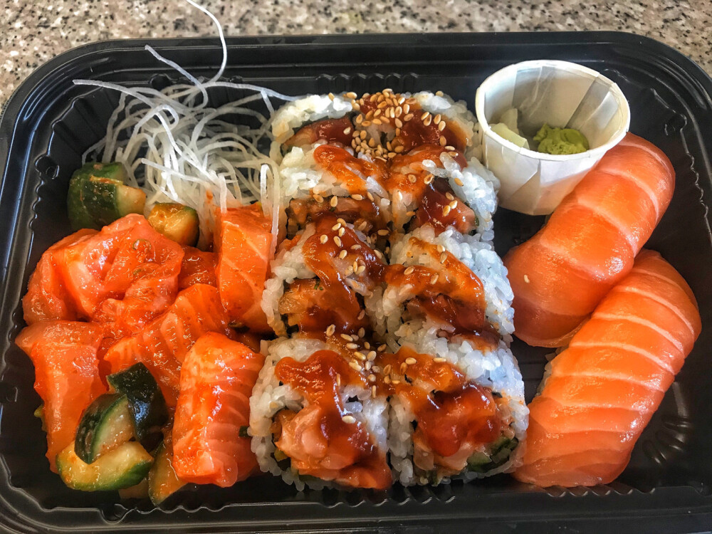 spicy salmon combo 