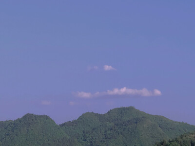 天邊有朵雨做的雲