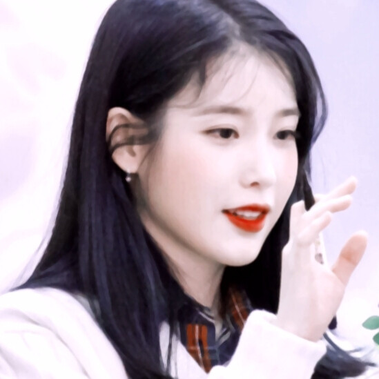 李知恩IU
cr. boxgame3