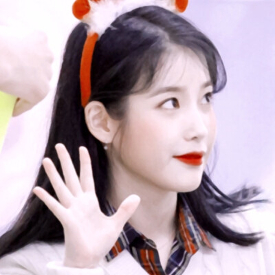 李知恩IU
cr. boxgame3