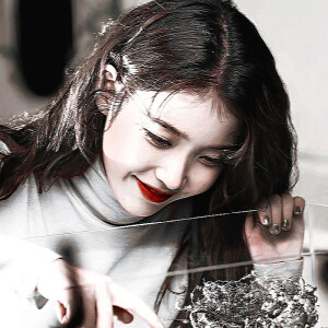 等你杳无音讯，我再去爱着世间万物。


