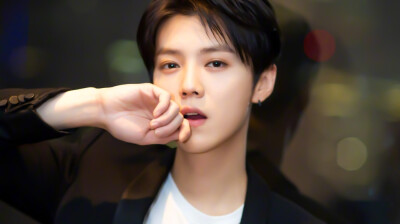 鹿晗<橙光素材> 使用图二转标注明:顾酒黎
禁止二改盗图 自调色