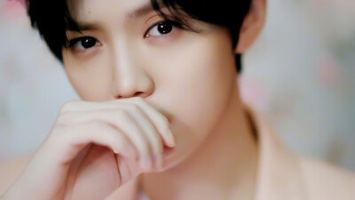 鹿晗<橙光素材> 使用图二转标注明:顾酒黎
禁止二改盗图 自调色