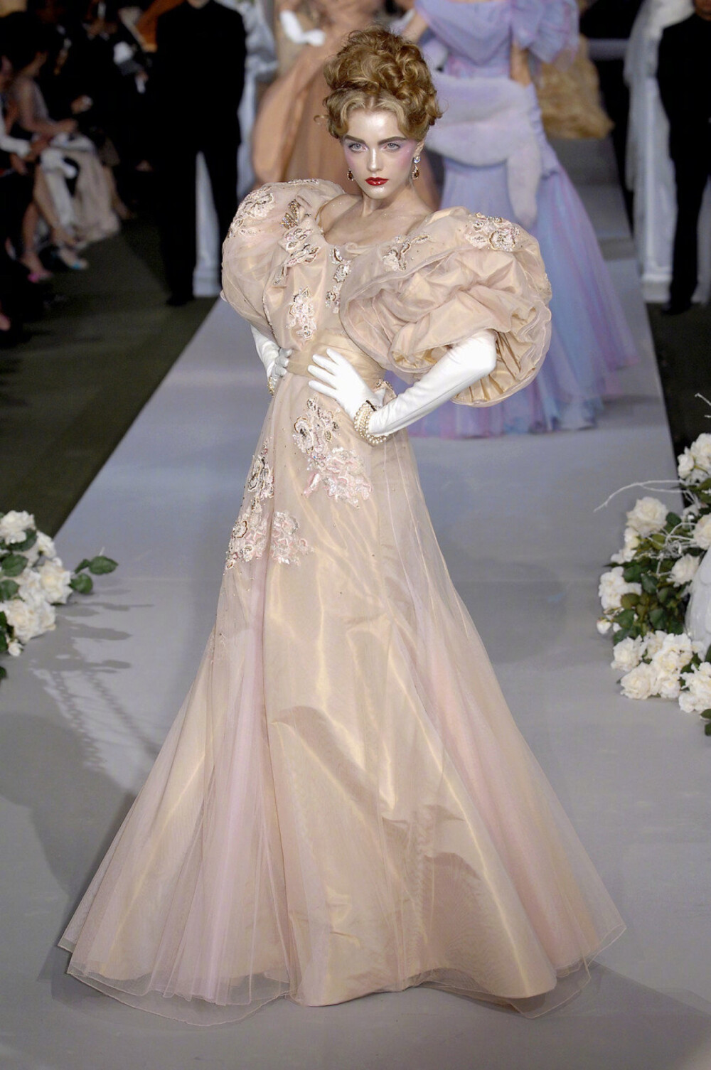 | Anrealage Spring 2018 |
Christian Dior Couture Fall 2007. John Galliano