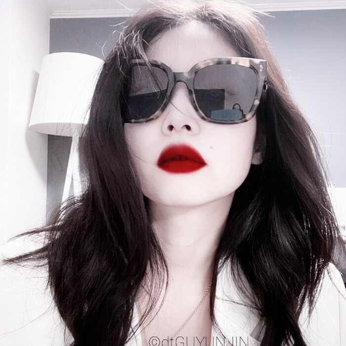 金智妮.
二传注明©顾云槿./宋伊娮.
ps.这轻颜识别不了唇我就拿笔刷直接画的哈哈哈哈画了两张真的有点过于明显，还有就是我感觉打底滤镜也挺好康的发在评论。