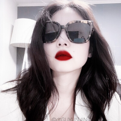 金智妮.
二传注明©顾云槿./宋伊娮.
ps.这轻颜识别不了唇我就拿笔刷直接画的哈哈哈哈画了两张真的有点过于明显，还有就是我感觉打底滤镜也挺好康的发在评论。