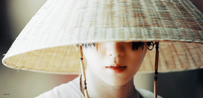 闵玧其 SUGA 大吹打
cr.web