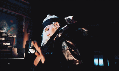 闵玧其 SUGA 大吹打
cr.web