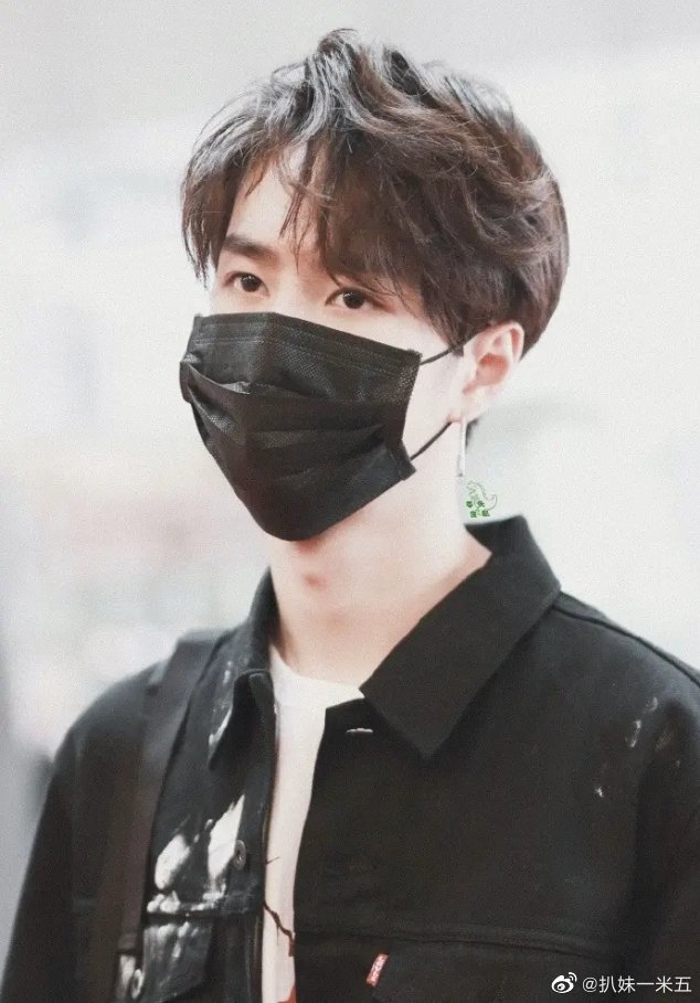 王一博壁纸【演员，歌手，舞者，主持，赛车手】
已播《陪你到世界之巅》陈情令《人间至味是清欢》
待播《有翡》《冰雨火》《私立蜀山学园》《超凡天赋》综艺《创造101》《天天向上》《这就是街舞3》《极限青春》电影《闭嘴!爱吧》《大话西游3》《昨日青空》
