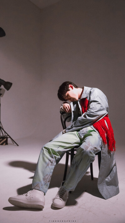 白敬亭
cr•亭好吃的