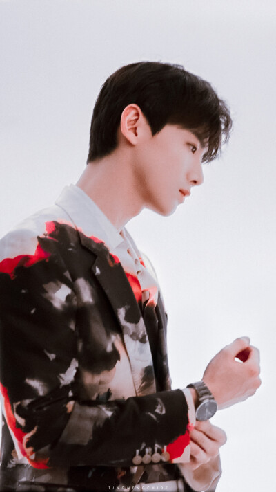 白敬亭
cr•亭好吃的