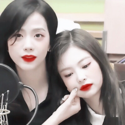 jisoo×jennie 拿图/用图看主页
©dt/余慧（侵权可删）