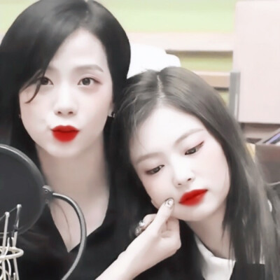 jisoo×jennie 拿图/用图看主页
©dt/余慧（侵权可删）