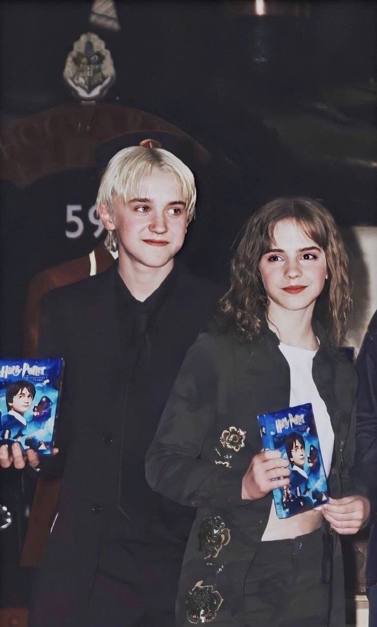 德赫 汤艾
Hermione Granger, Emma Watson; Draco Malfoy, Tom Felton