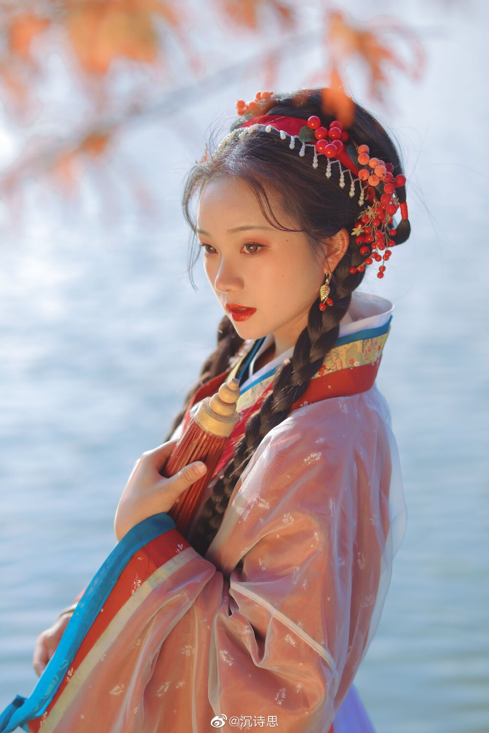 始安秋日
摄影/后期/妆造:@沉诗思
出镜:@秋哒哒--
服装:@司南阁汉服
#柳州约拍##广西约拍##古风# ​​​