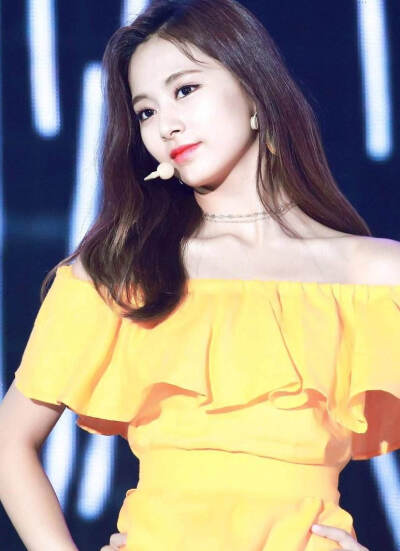 Twice周子瑜
Tzuyu shining