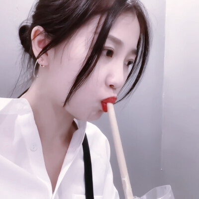 
▪️ 毕业啦！第二名喔
原截顾玖玫