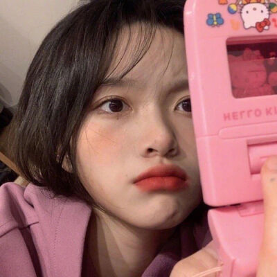 女生头像 拿图点赞