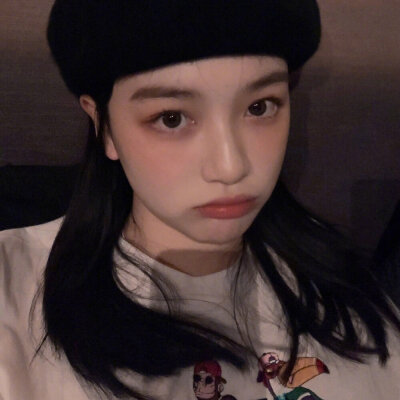 女生头像 拿图点赞