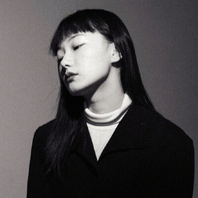 女生头像 拿图点赞