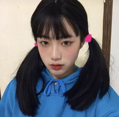 女生头像 拿图点赞